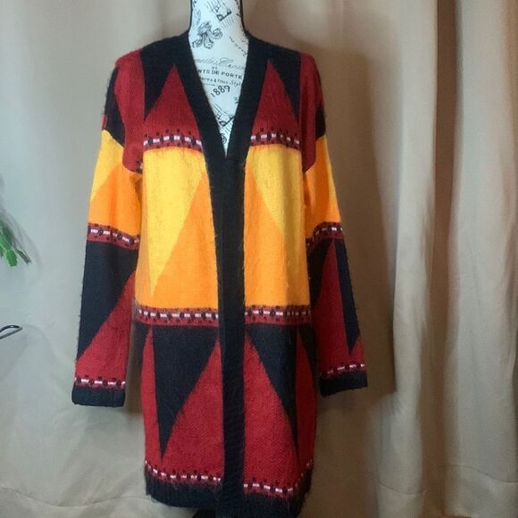 Pit to pit is 24 1/2 best that can be measured. length is 35.  9-1 - Picture 1 of 7